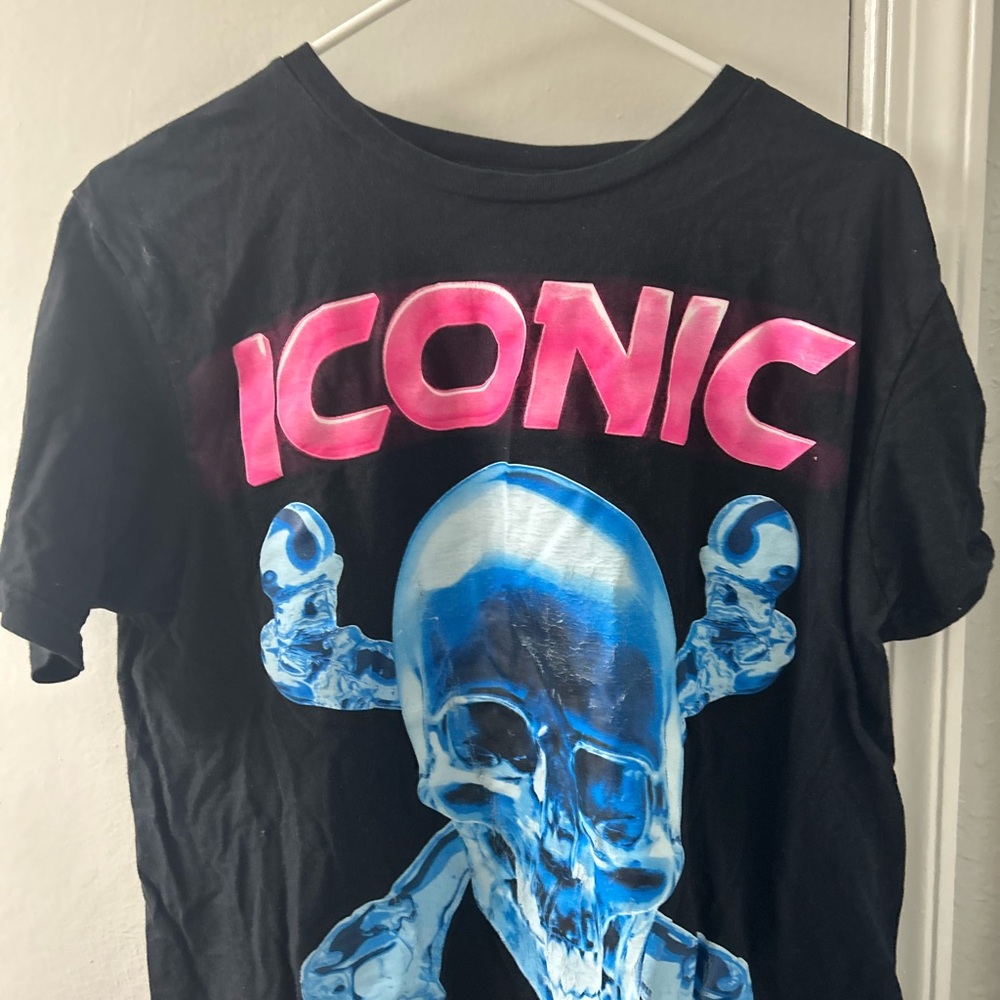 Men's Skull Icon Graphic T-Shirt - Large - Washable - Excellent Condition